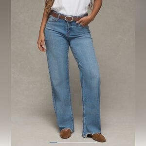 American Eagle high waisted stovepipe raw hem Blue Jeans